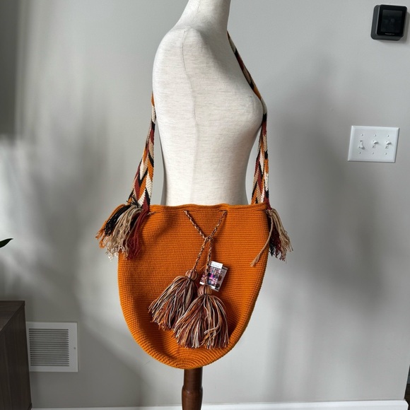 NWT! Colombian Mochila Wayuu Unicolor Rusty Yellow Woven Bucket Shoulder Bag - Picture 3 of 9